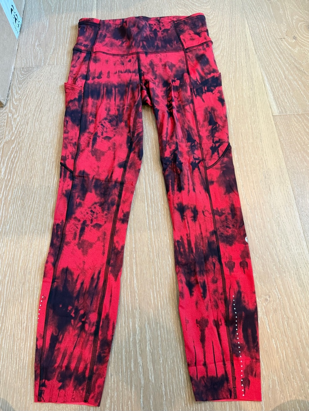 25” Women’s Lululemon Red Tie-Dye Athletic Leggings with Side Pockets